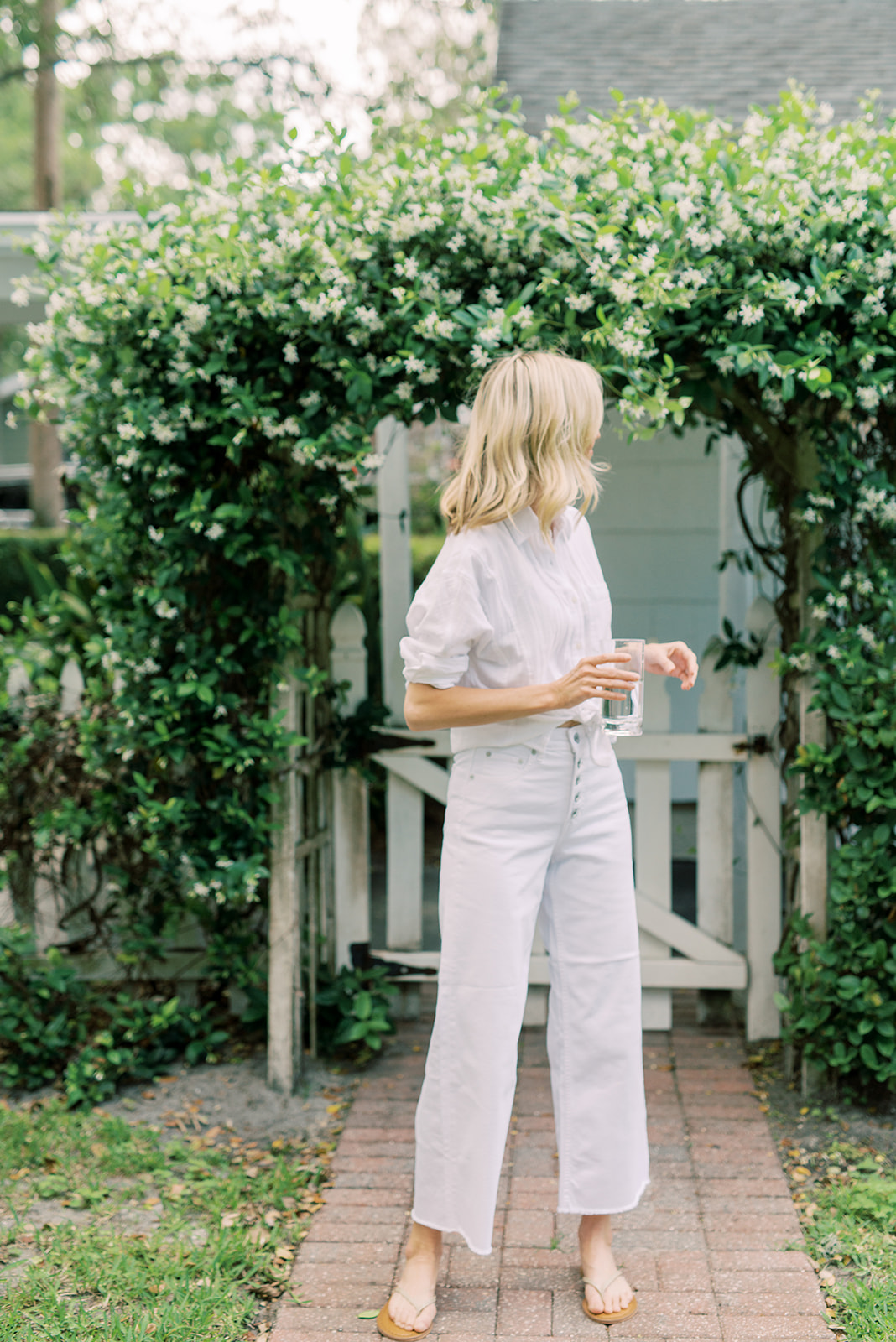 classic monochromatic white outfit, how to put together a classic outfit, Sarah Tucker's classic style, classic white pants outfit