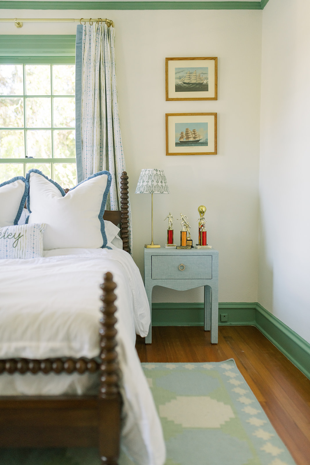 older boy bedroom ideas, blue and white boy bedroom, classic boy bedroom