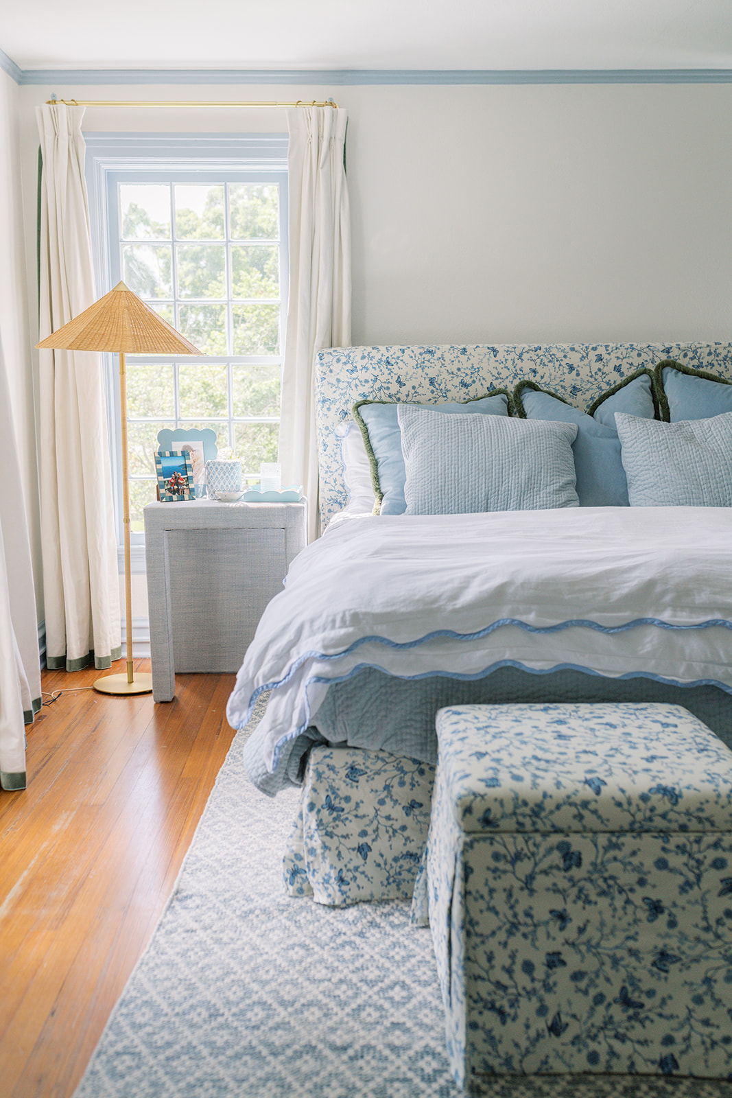 blue and white trim bedroom